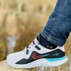 (C) Nike Renew Retaliation VW2
Men's Running Shoes CK5074
Men's Size 12